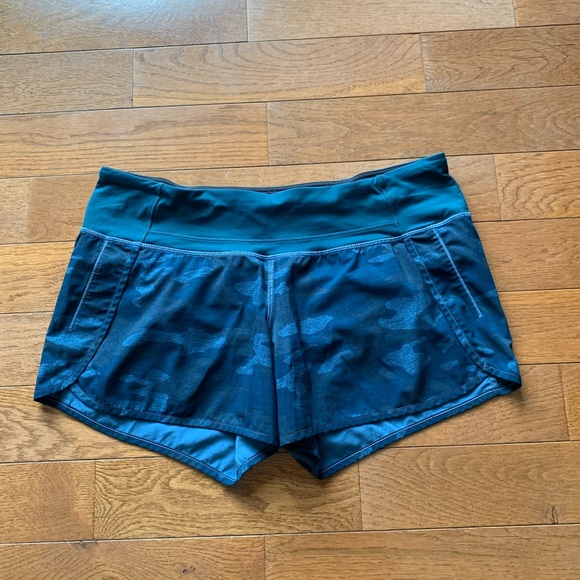 💙LULULEMON RUN TIMES SHORT 4”-CAMO OIL SLICK BLUE - Picture 2 of 15